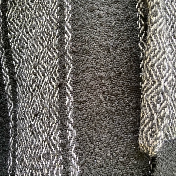 Thrill Seekers Mexican black pullover, size small - Picture 3 of 15